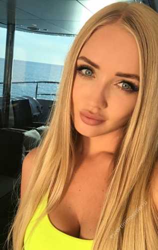 Genç Escort Bayan'ın Cazibesine Kapılın: 76 KG, 173 SM Çarpıcı Güzellik