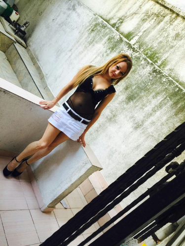Olgun Escort'ta Büyüleyici Güzellik: Seksi ve Baştan Çıkarıcı Etkili