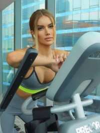Genç Escort Bayan Ruhiye: İçtenliğin ve Estetiğin İlham Verici Mükemmeliyeti