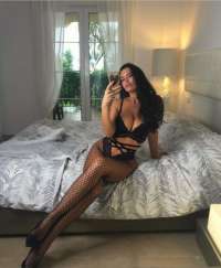 Genç escort bayan: Tutku Dolu Anıların Elçisi